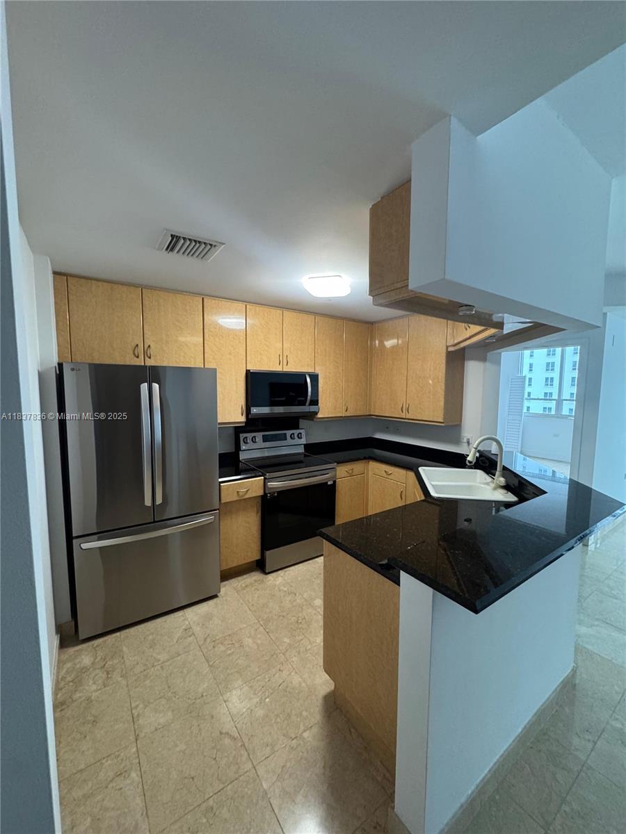 Property Photo: 801 Brickell Key Blvd 1005 FL 33131