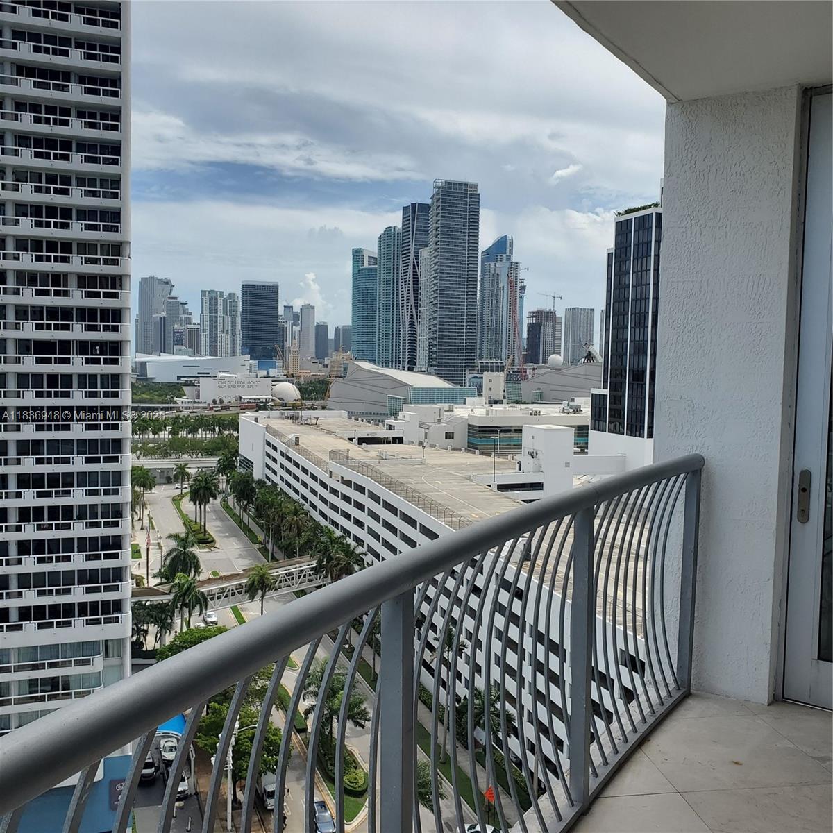 Property Photo: 1750 N Bayshore Dr 1702 FL 33132