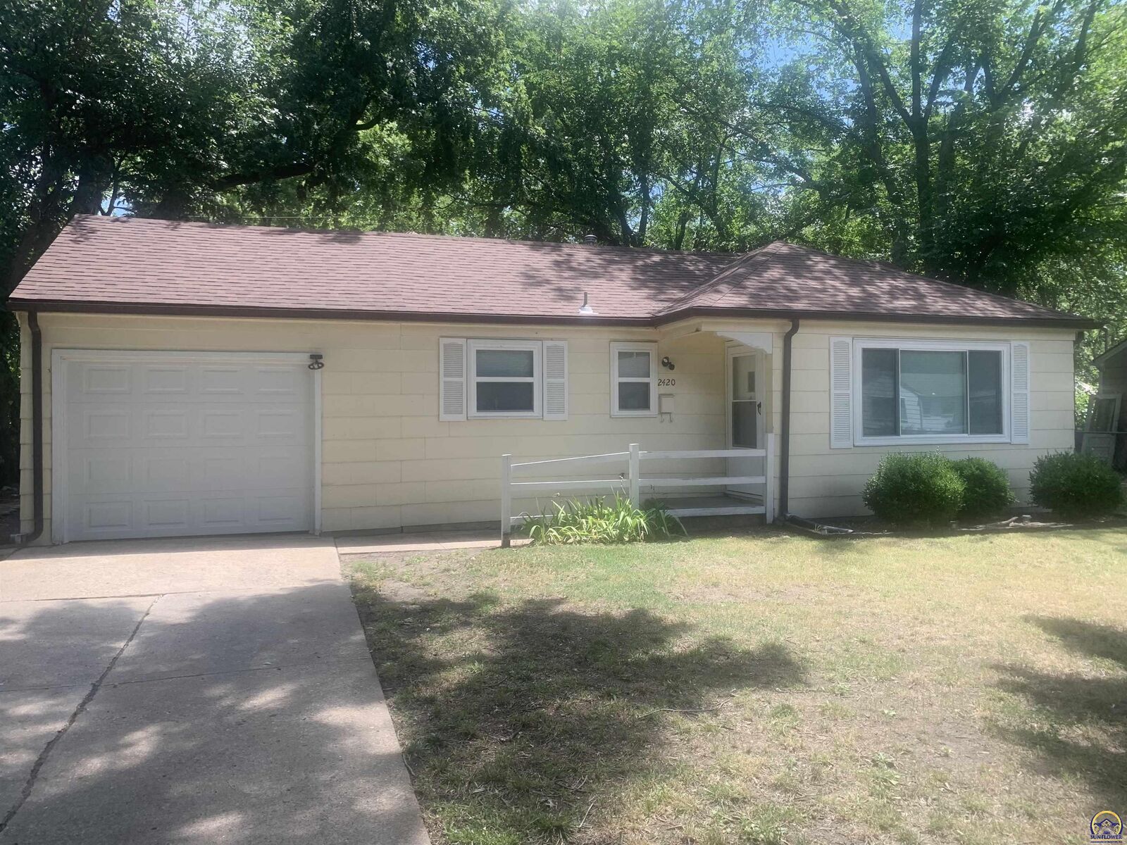 Property Photo:  2420 SW Seabrook Ave  KS 66614 