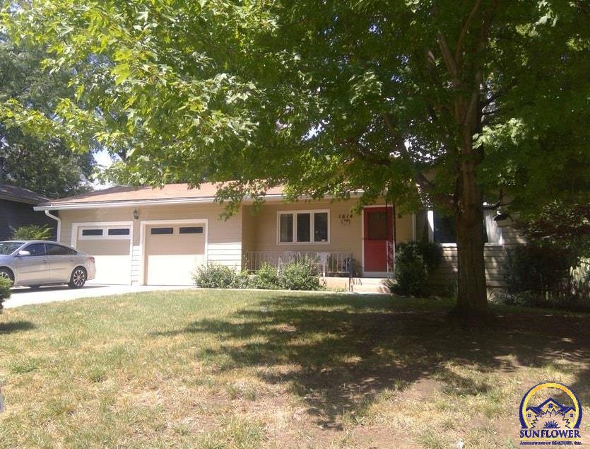 Property Photo:  1614 SW Sieben St  KS 66611 