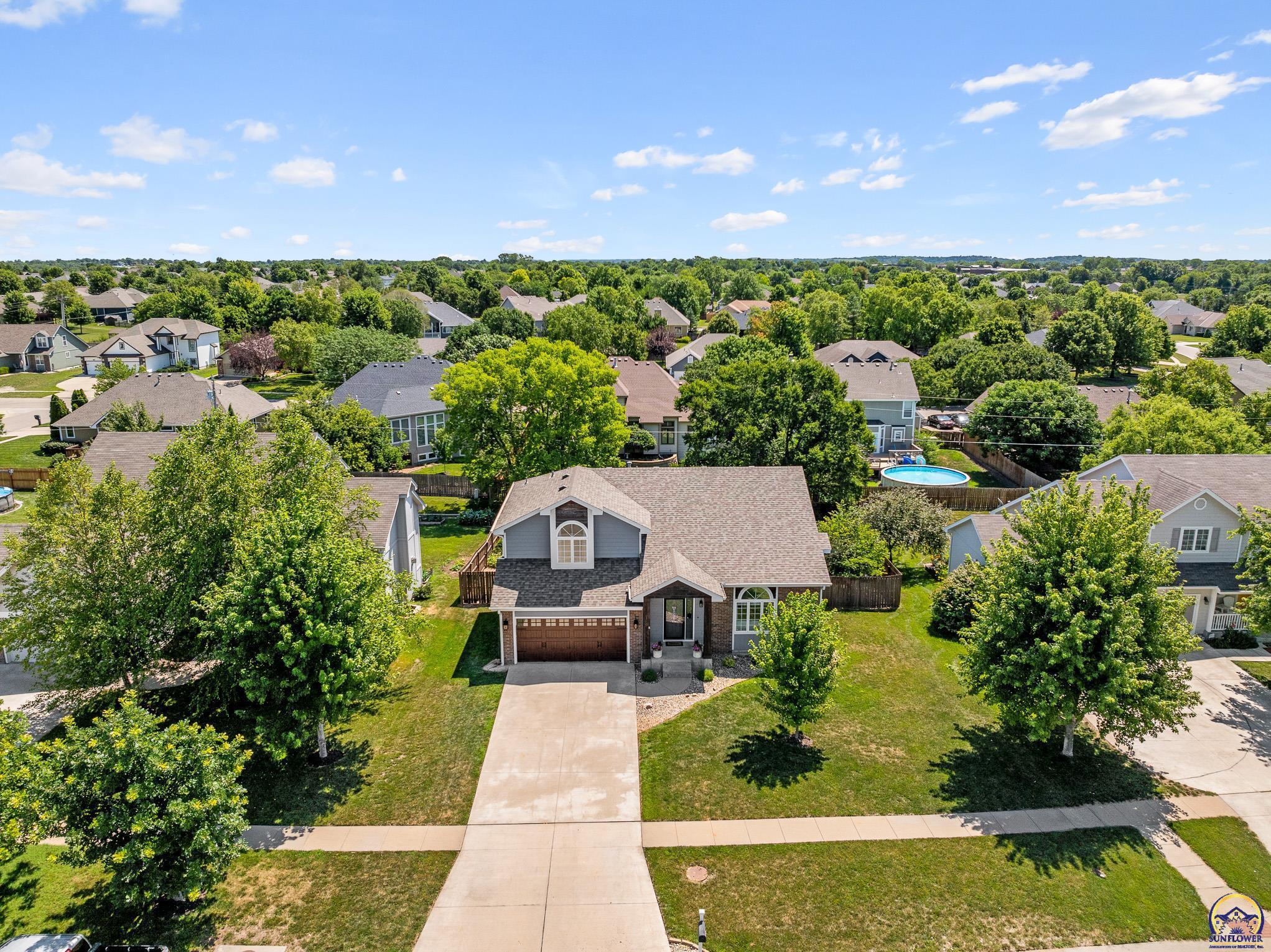 Property Photo: 2712 SW Sherwood Park Dr KS 66614