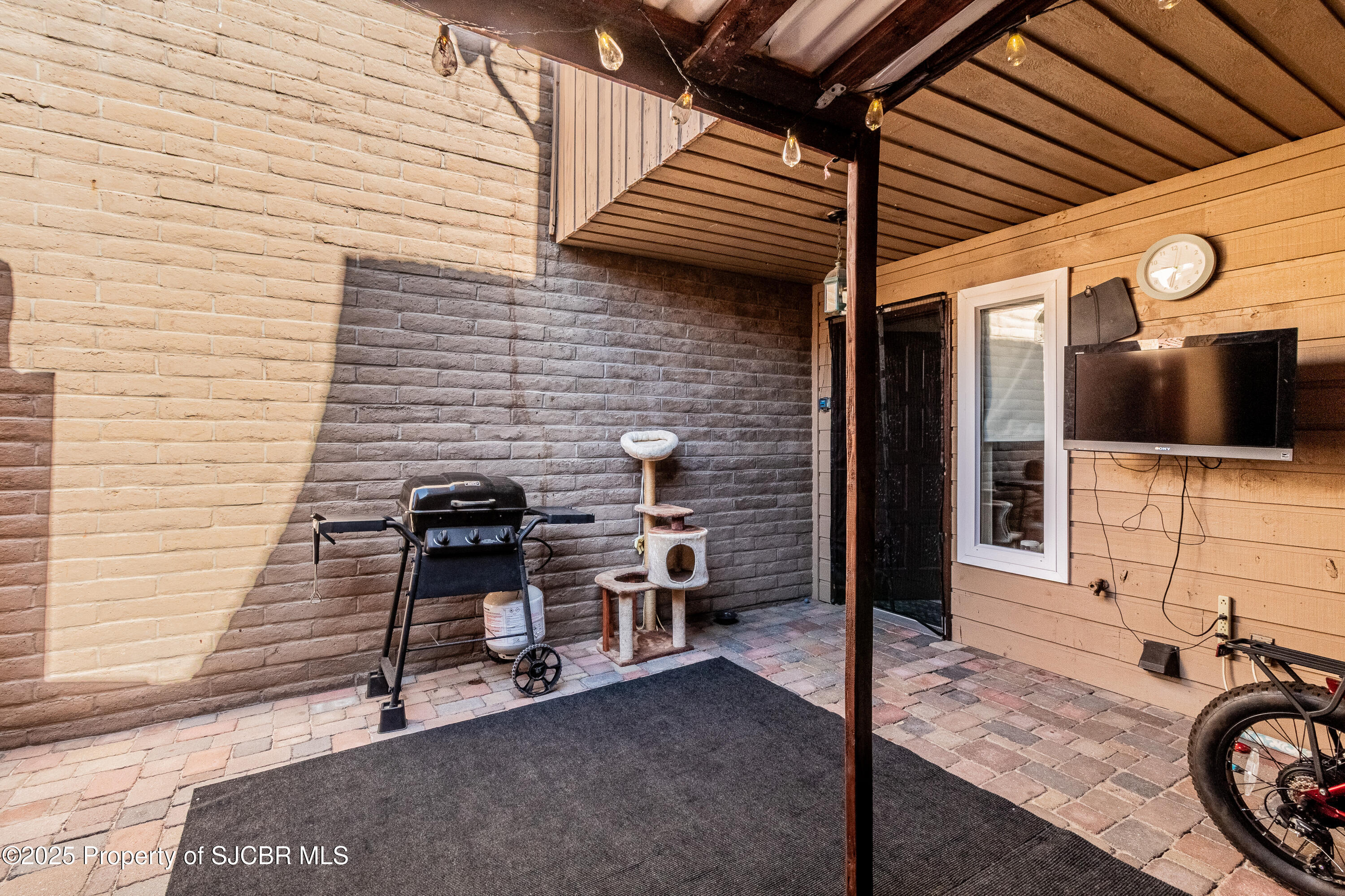 Property Photo: 1052 E Navajo Street NM 87401