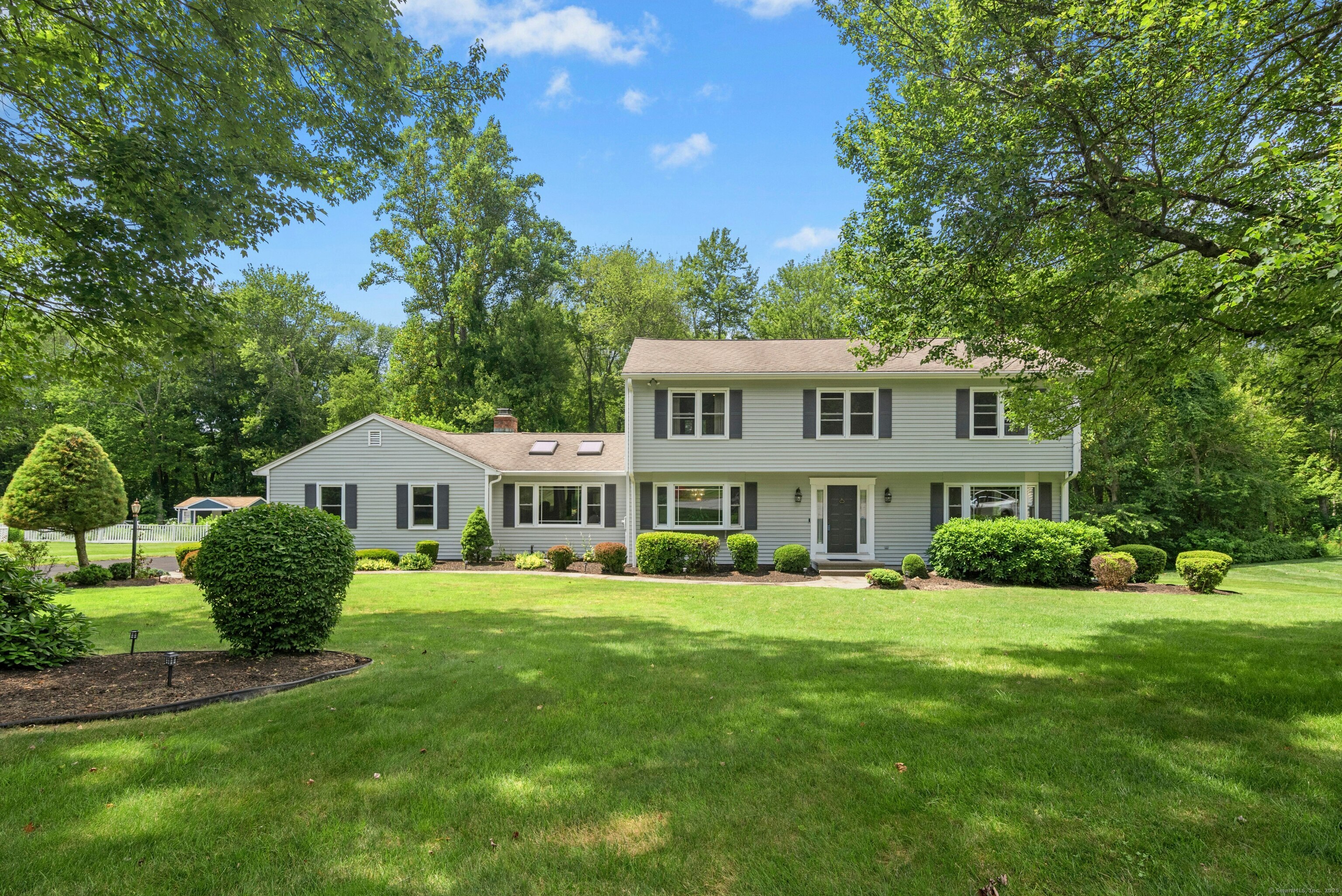Property Photo:  33 Shawnee Lane  CT 06468 