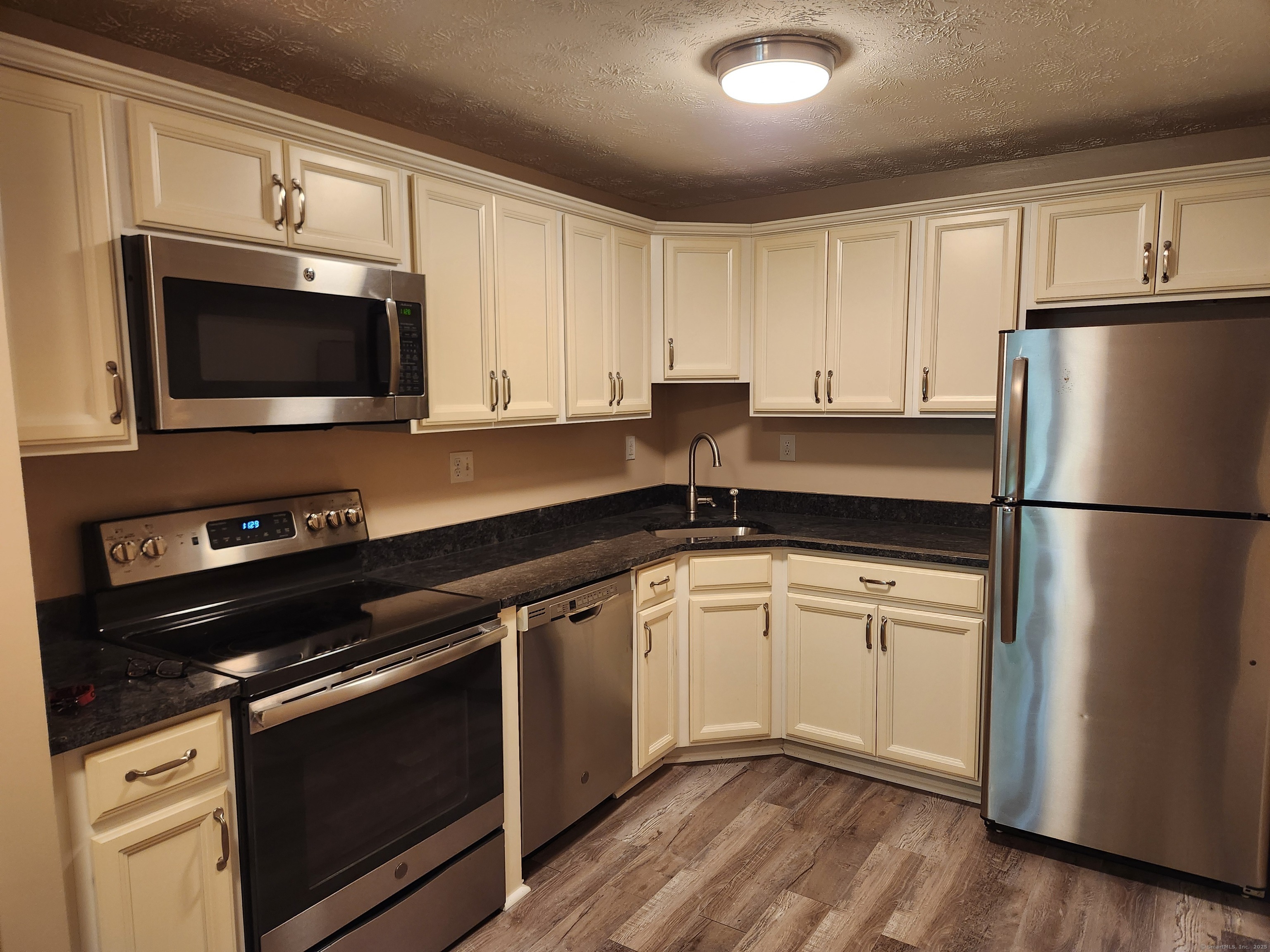 Property Photo: 205 Pleasant Vly Condo 205 CT 06074