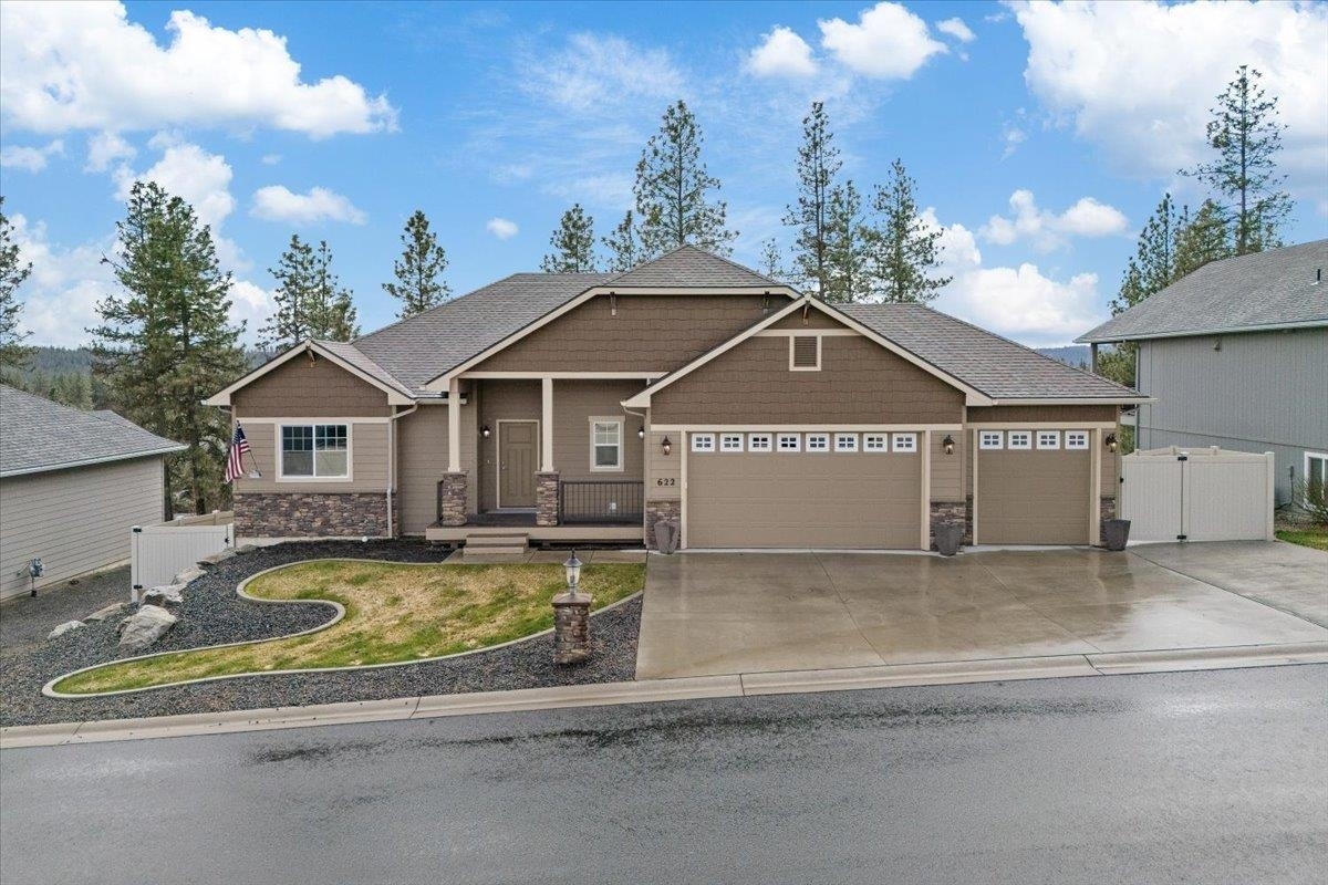 Property Photo:  622 E Country Hill Ln  WA 99208 