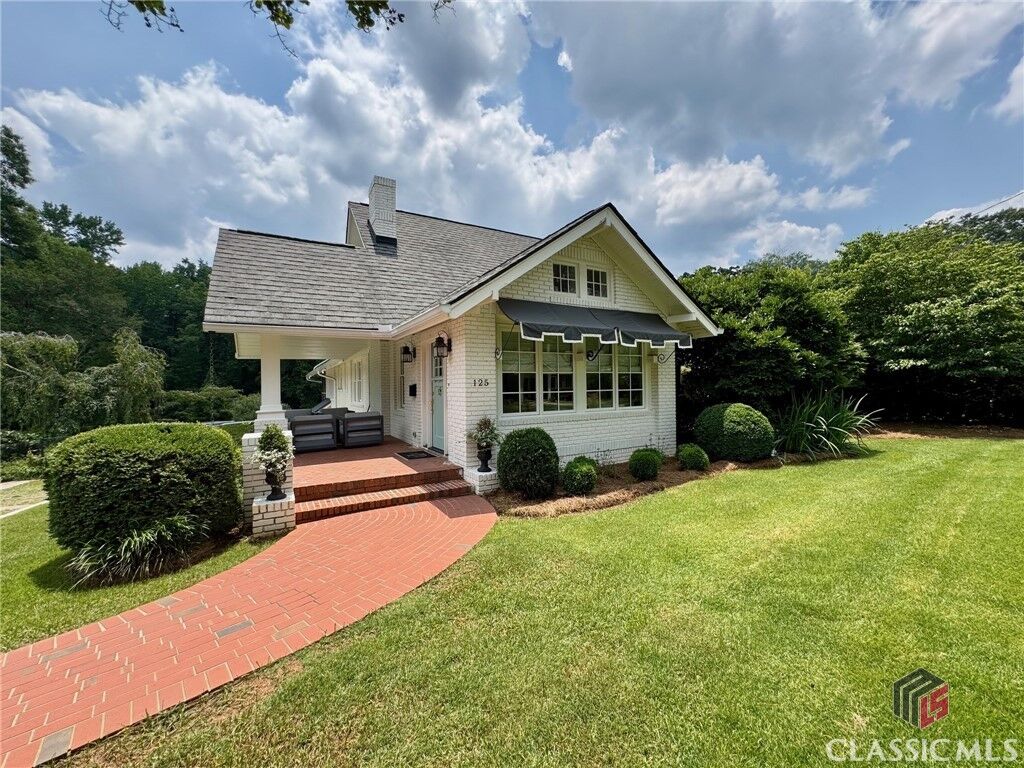 Property Photo: 125 Woodland Way GA 30606