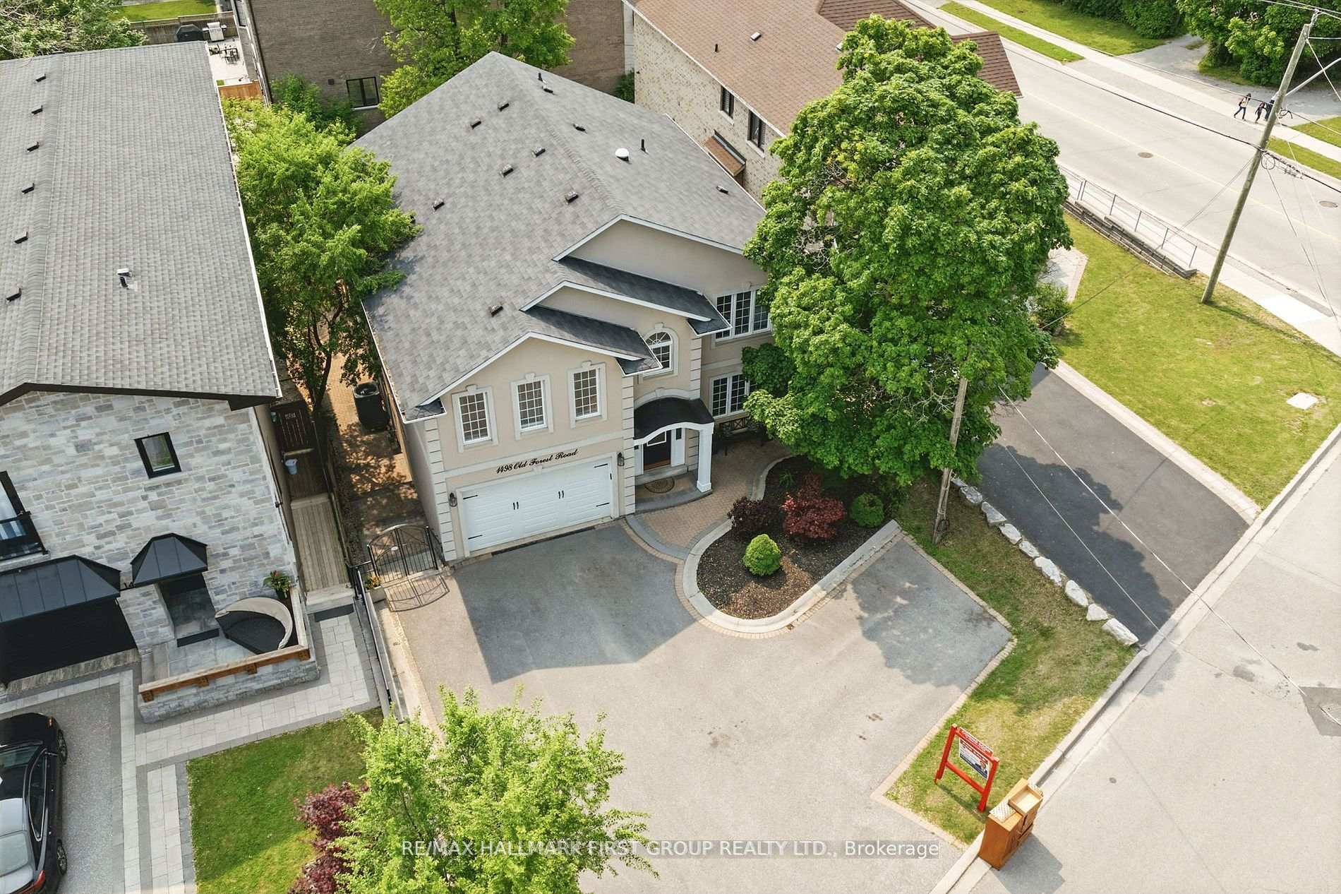 Photo de la propriété:  1498 Old Forest Road  ON L1V 1P1 