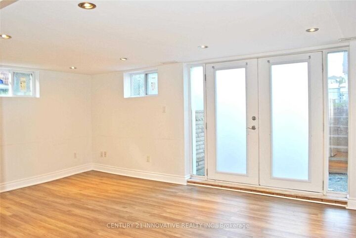 Property Photo:  985 Victoria Park Avenue Bsmt 0 Bd  ON M4B 2J4