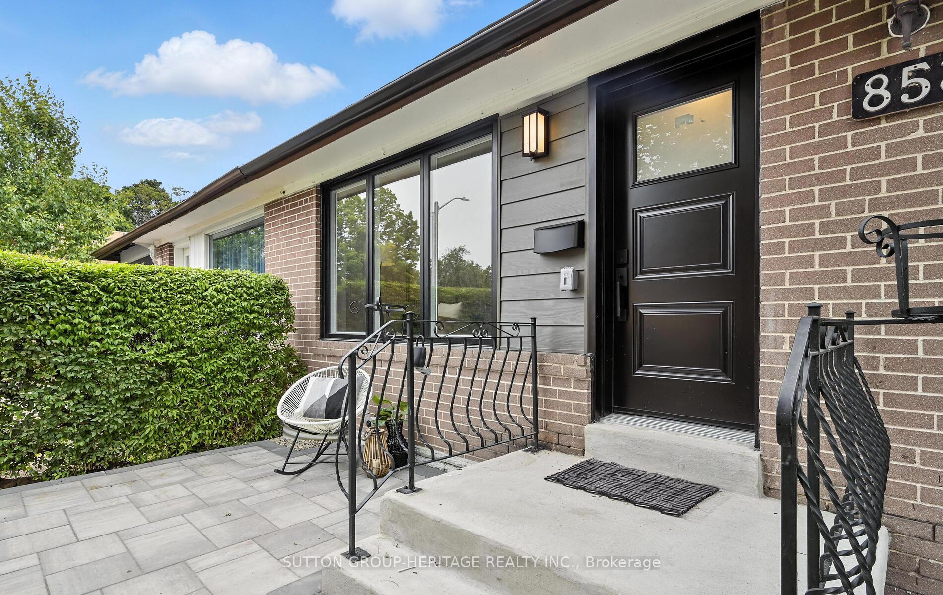 Photo de la propriété:  853 Fairview Avenue  ON L1W 1M7 