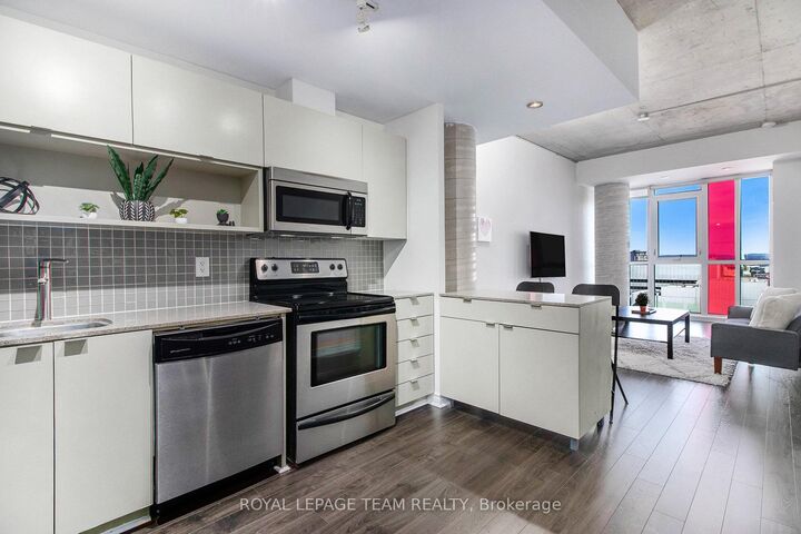 Property Photo: 324 Laurier Avenue W 2208 ON K1N 6P6