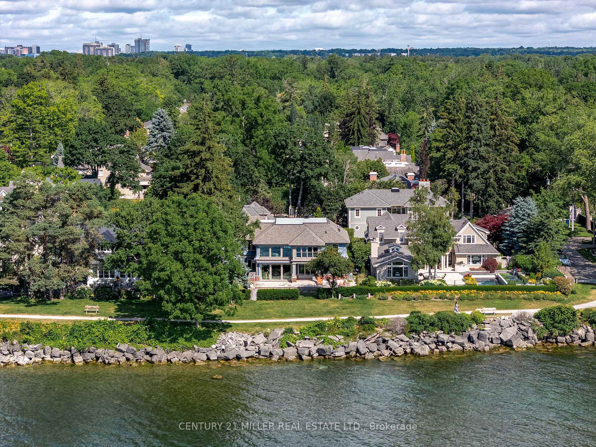 Photo de la propriété: 6 Chartwell Road ON L6J 3Z4