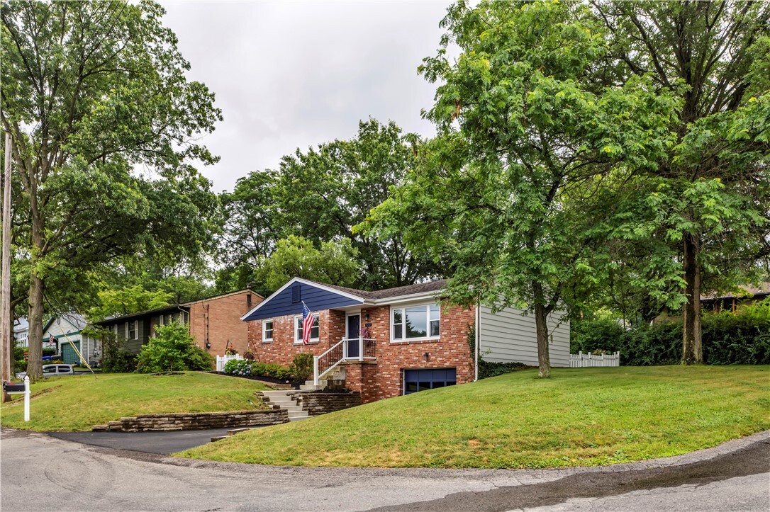 Property Photo:  202 Emerson Dr  PA 16063 