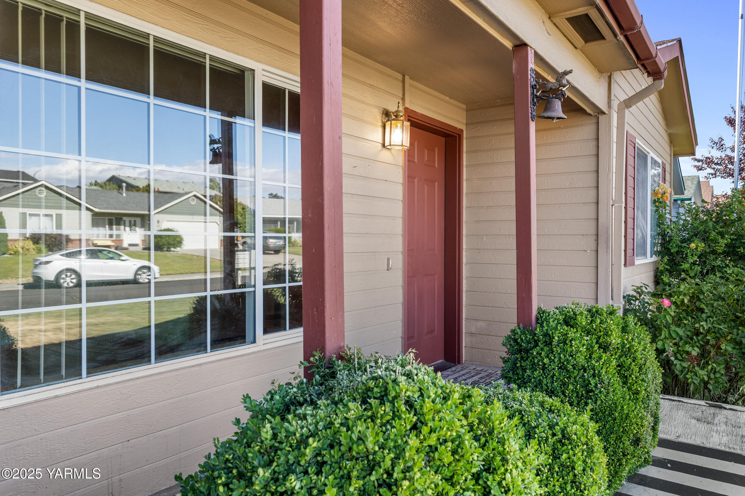 Property Photo: 406 S 82nd Ave WA 98908