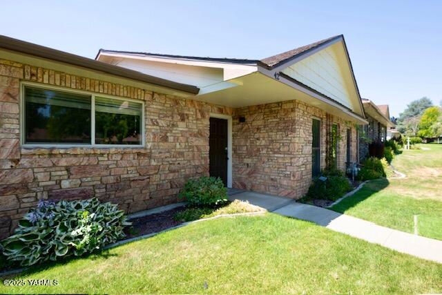 215 N 56th Ave 42  Yakima WA 98908 photo