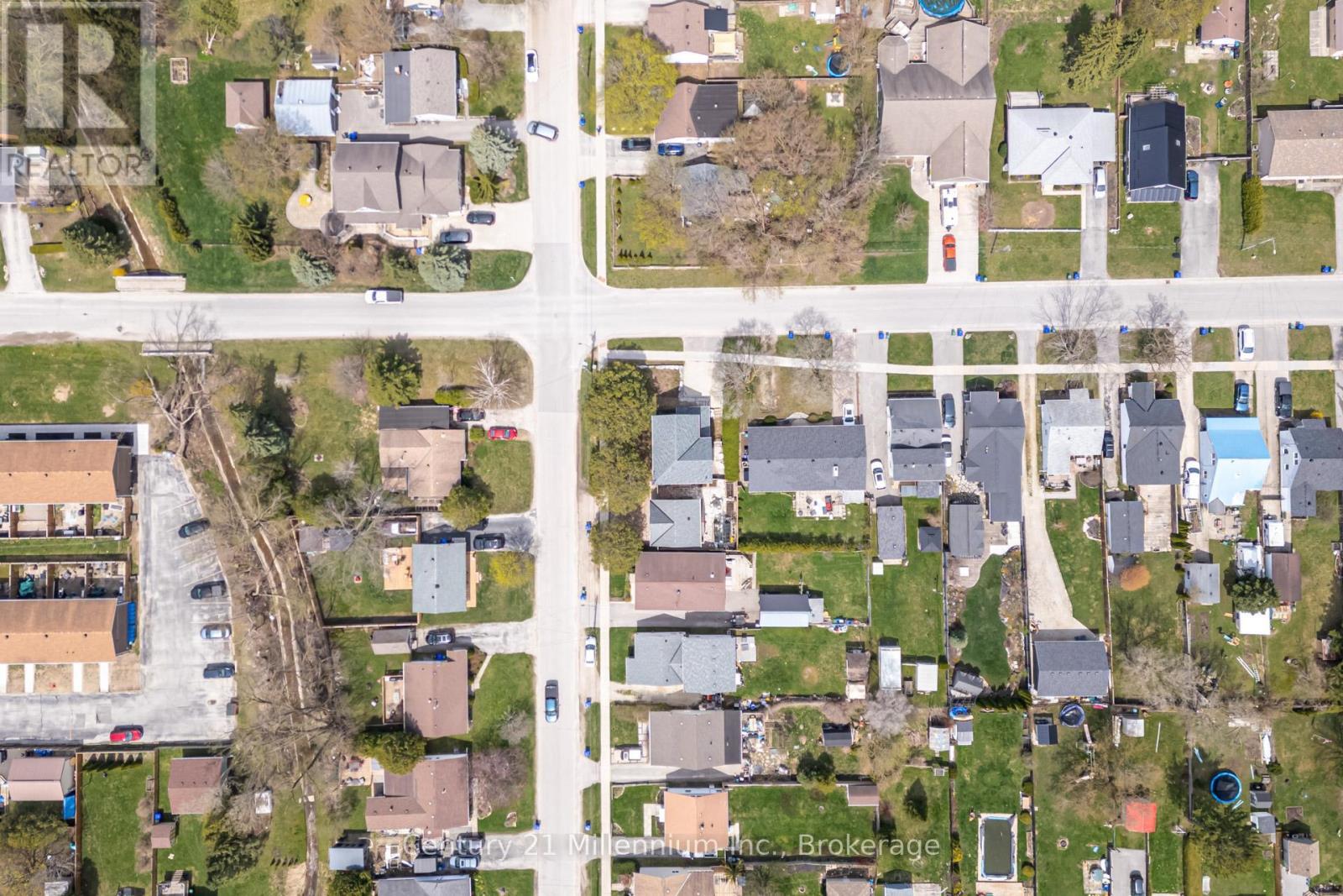 Photo de la propriété: 439 Birch Street ON L9Y 2W4