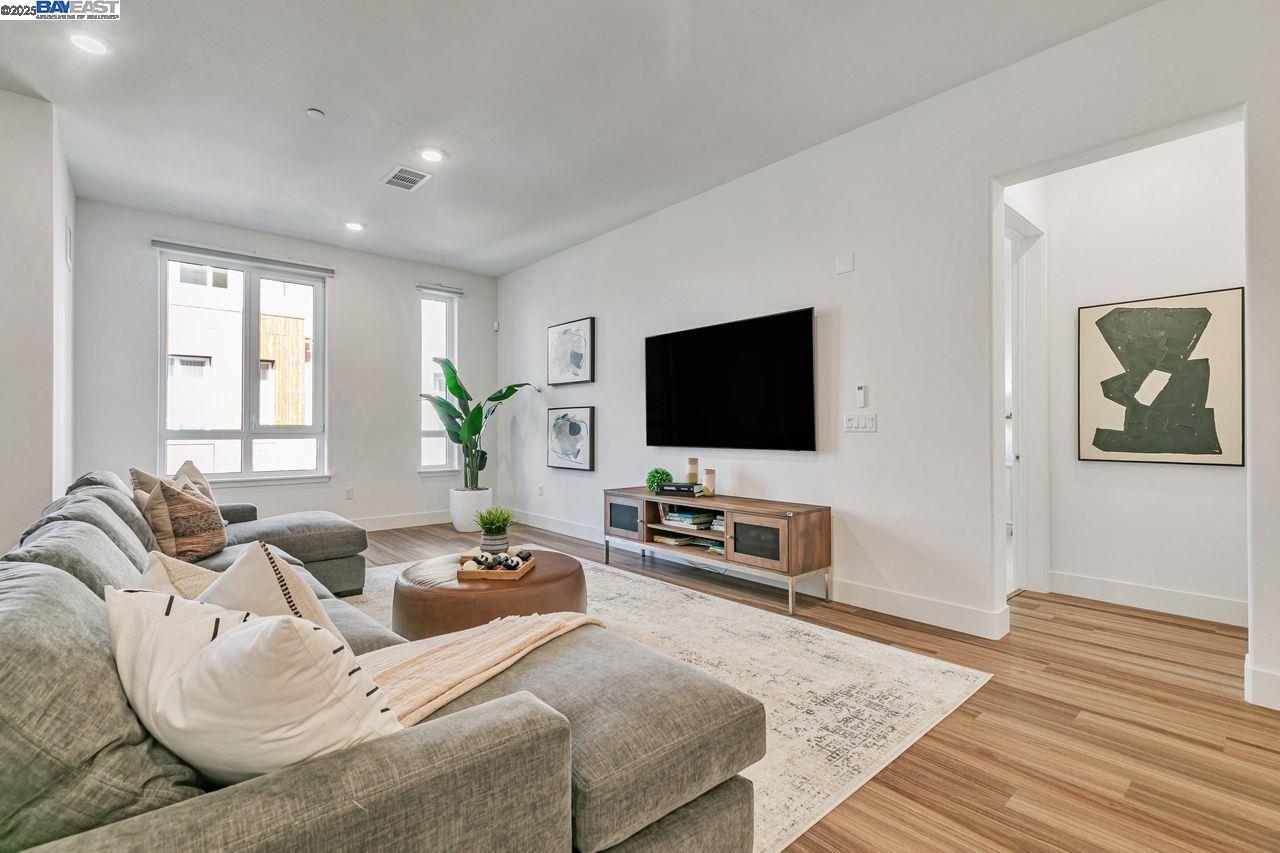 Property Photo: 2359 Halogen Cmn 209 CA 94539