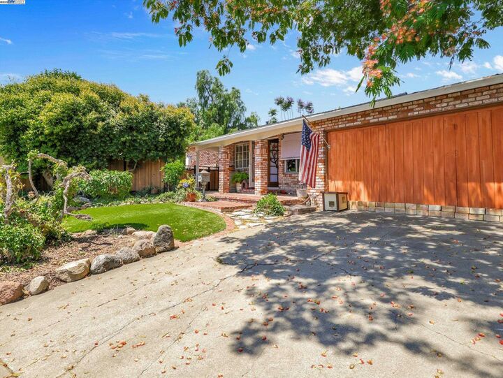 Property Photo: 4961 Wheeler Dr CA 94538