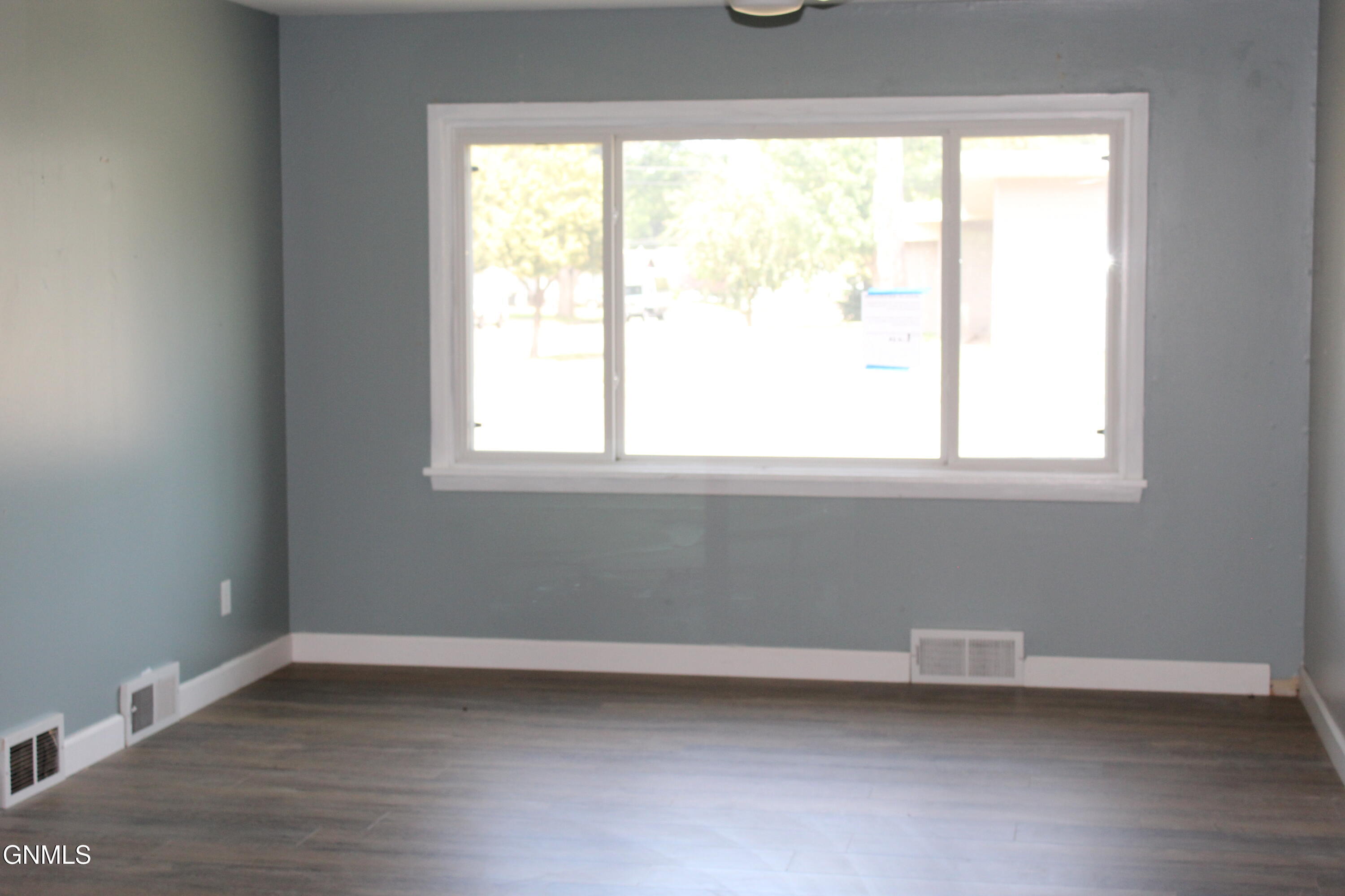 Property Photo:  117 Sioux Avenue  ND 58501 