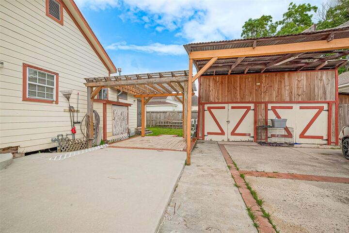 Property Photo: 2217 Gano Street TX 77009