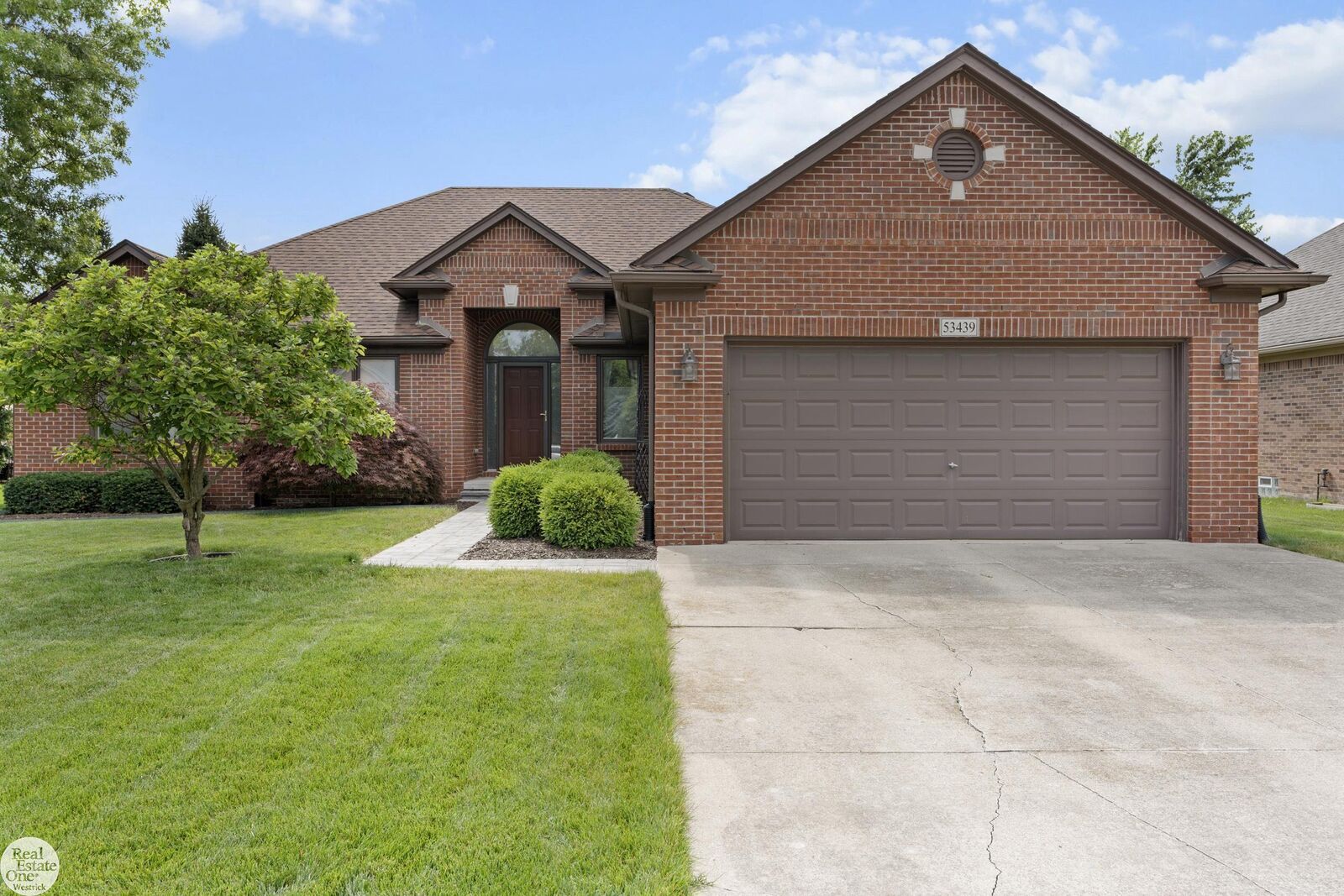 Property Photo: 53439 Meadow Creek Drive MI 48047-6388