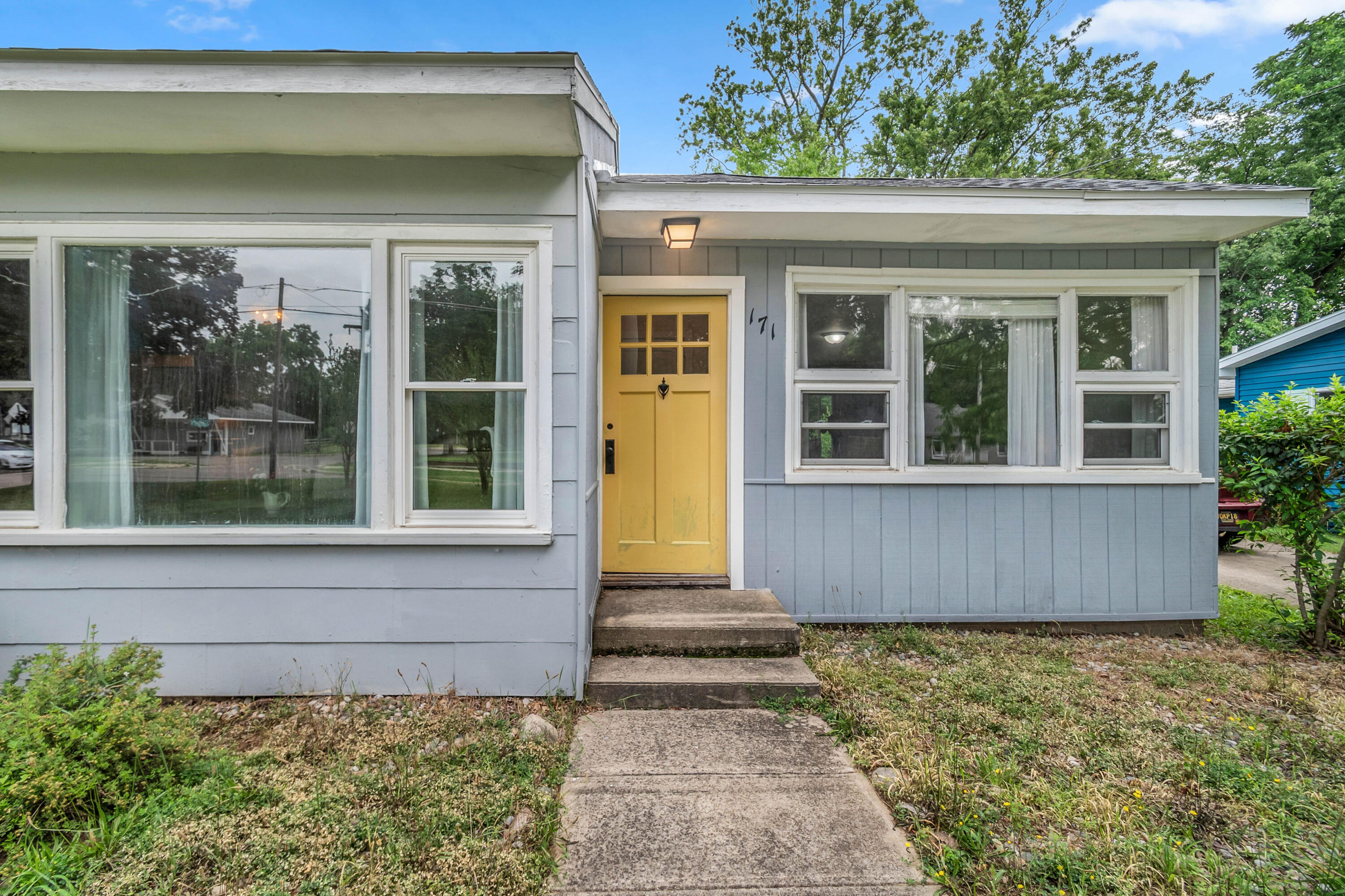 Property Photo:  171 State Street  MI 49242 