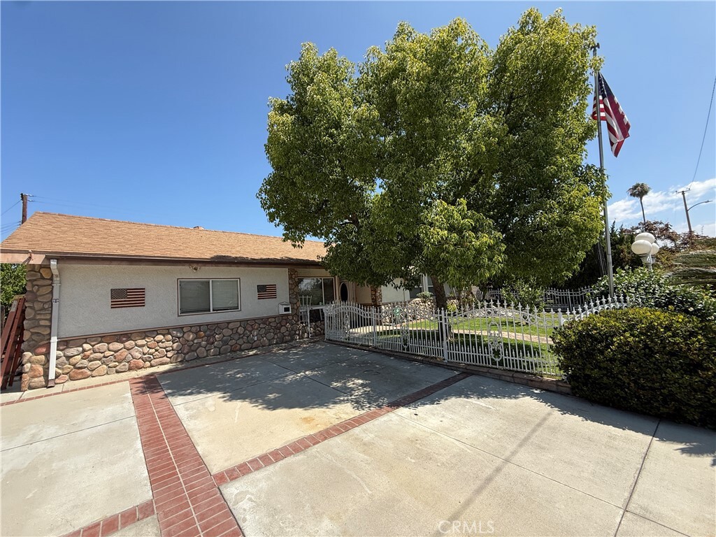 4271 Hines Avenue  Riverside CA 92505 photo