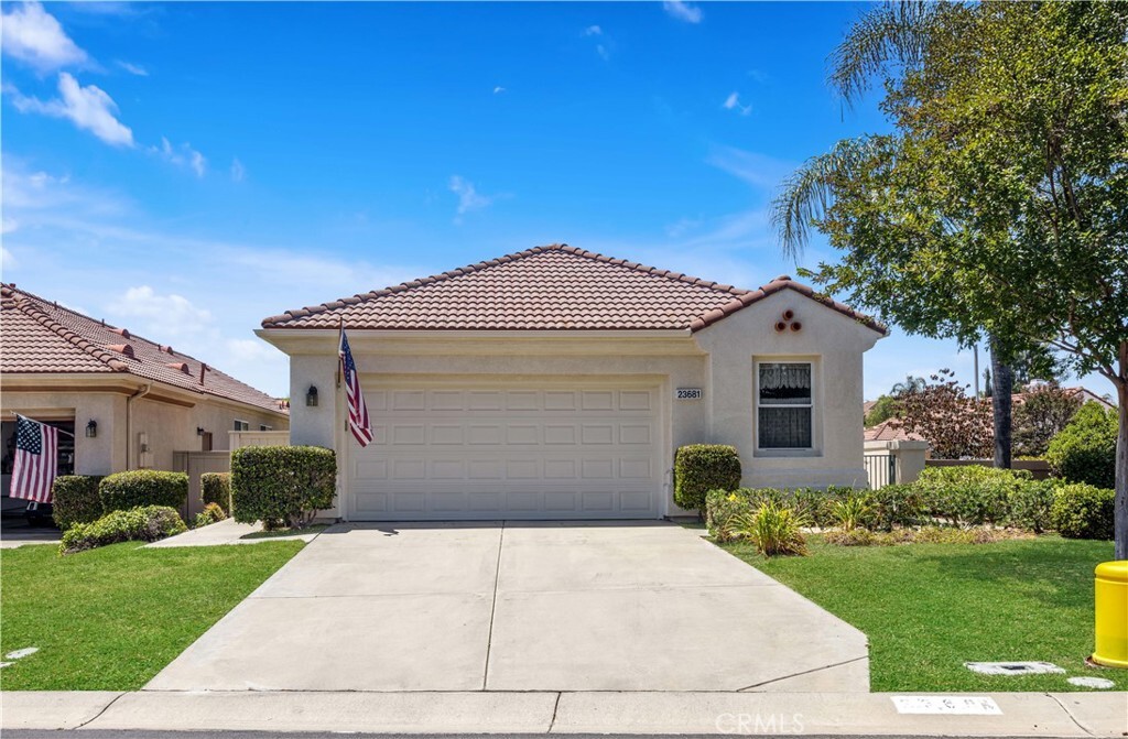 Property Photo:  23681 Corte Sabio  CA 92562 