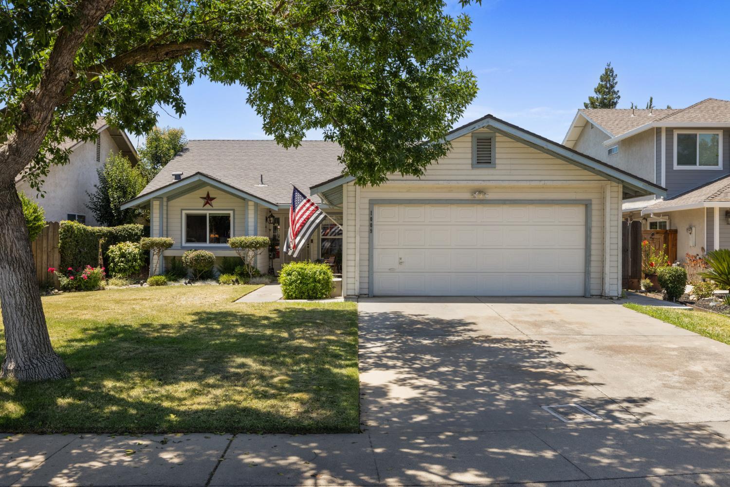 Property Photo: 1009 Bobcat Court CA 95358