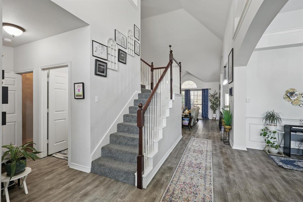 Property Photo: 6816 Alderbrook Drive TX 76210