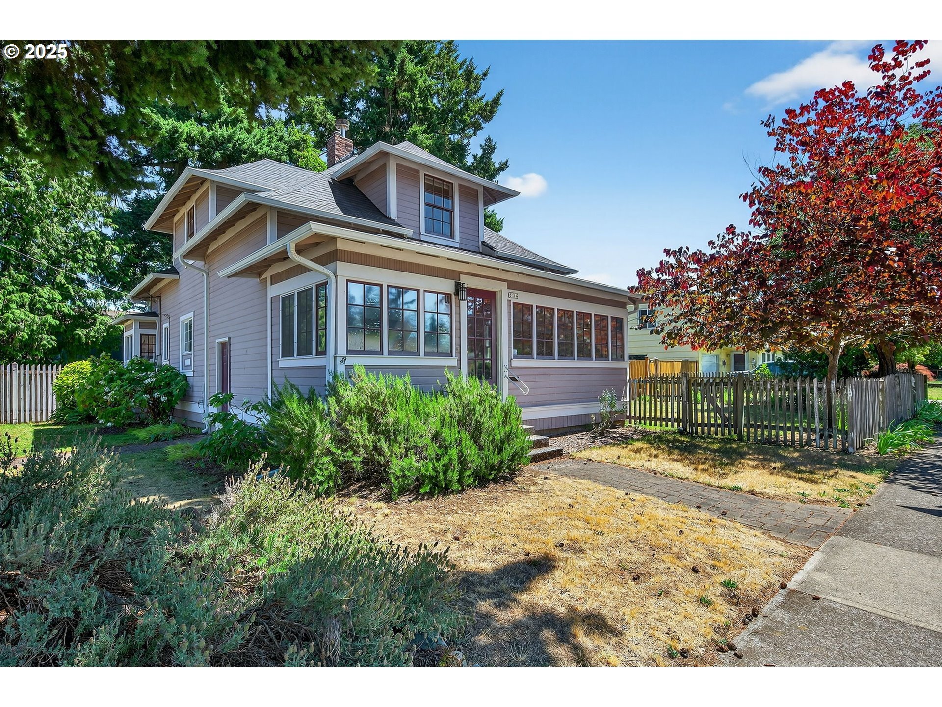 Property Photo: 5214 SE 62nd Ave OR 97206