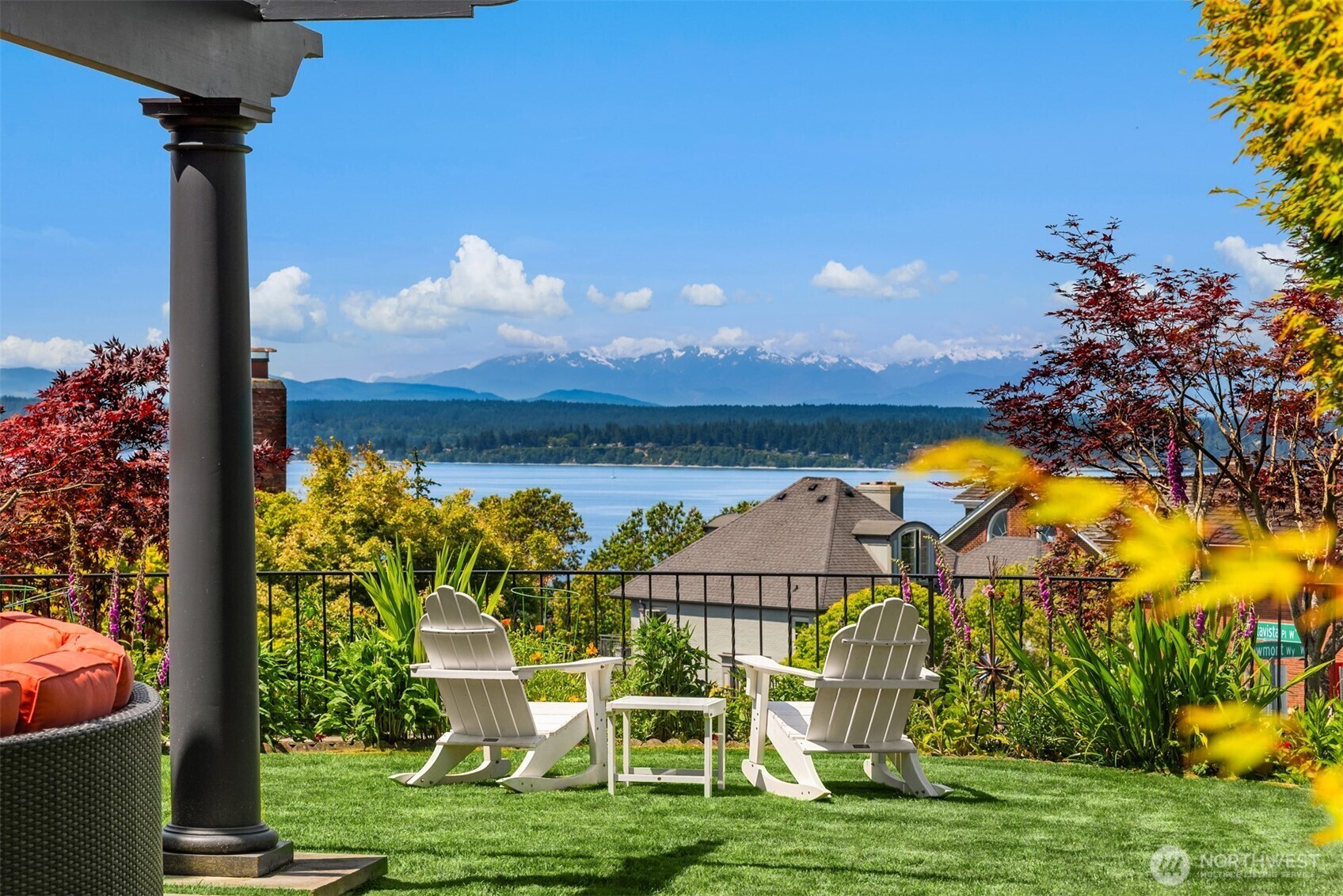 Property Photo: 2256 W Viewmont Way W WA 98199