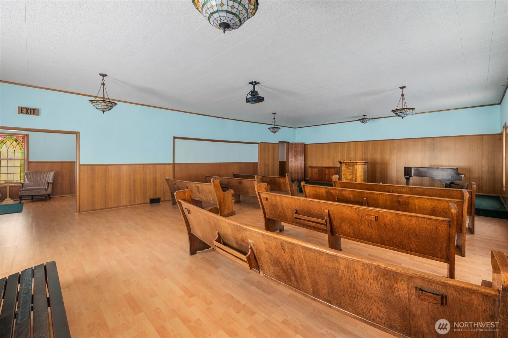 Property Photo: 2116 W Dravus Street WA 98199
