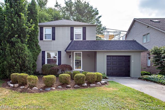 26636 Wyoming Road  Huntington Woods MI 48070 photo