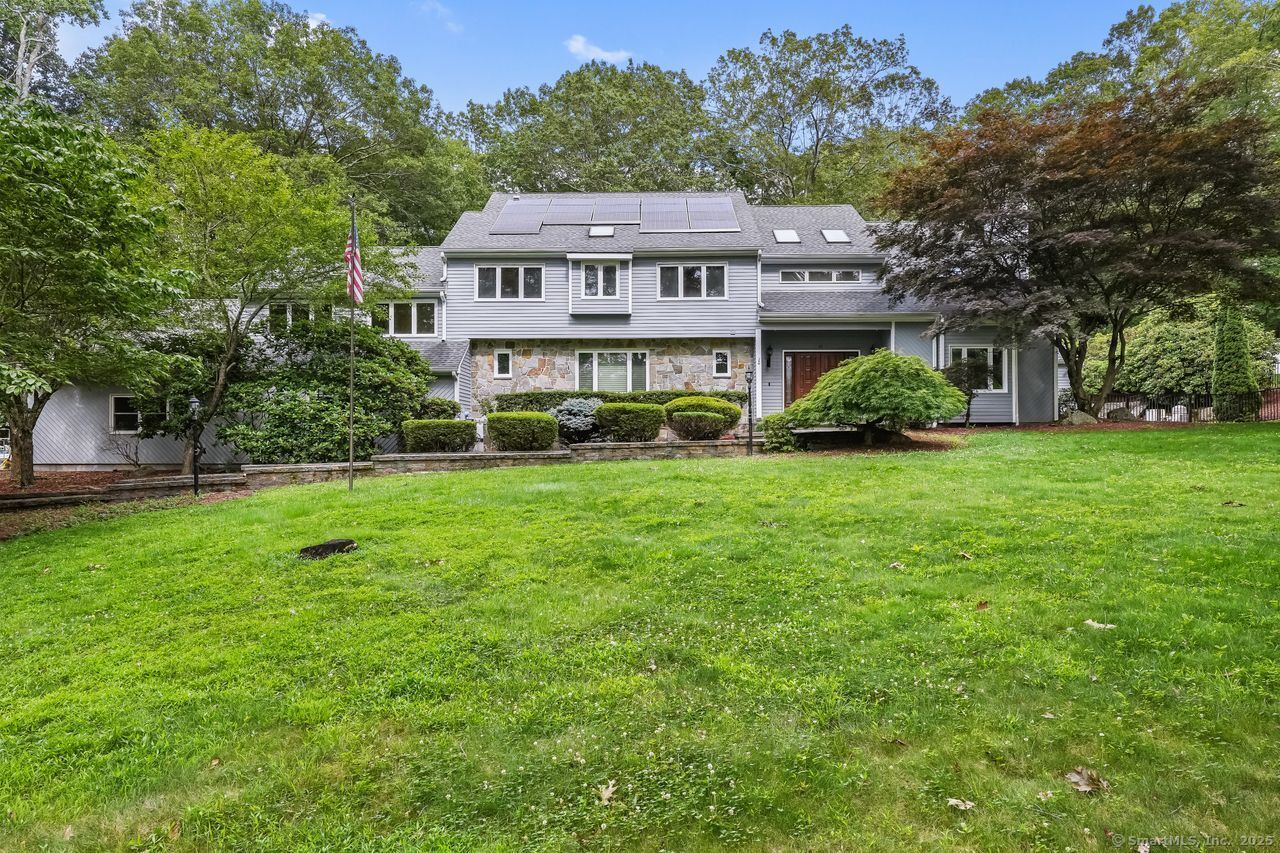 Property Photo:  45 Hunting Ridge Road  CT 06612 