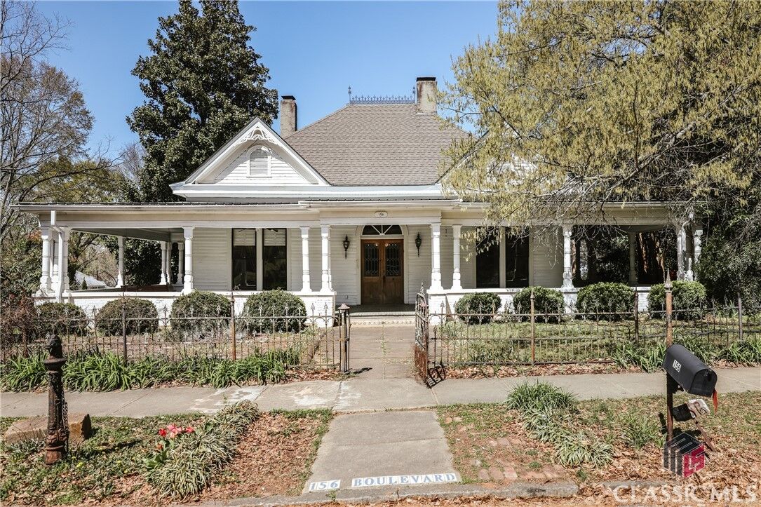 Property Photo:  156 Boulevard  GA 30601 