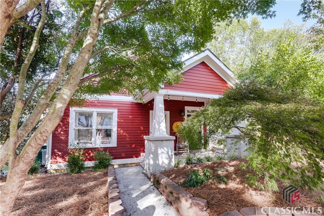 Property Photo:  250 New Avenue  GA 30601 