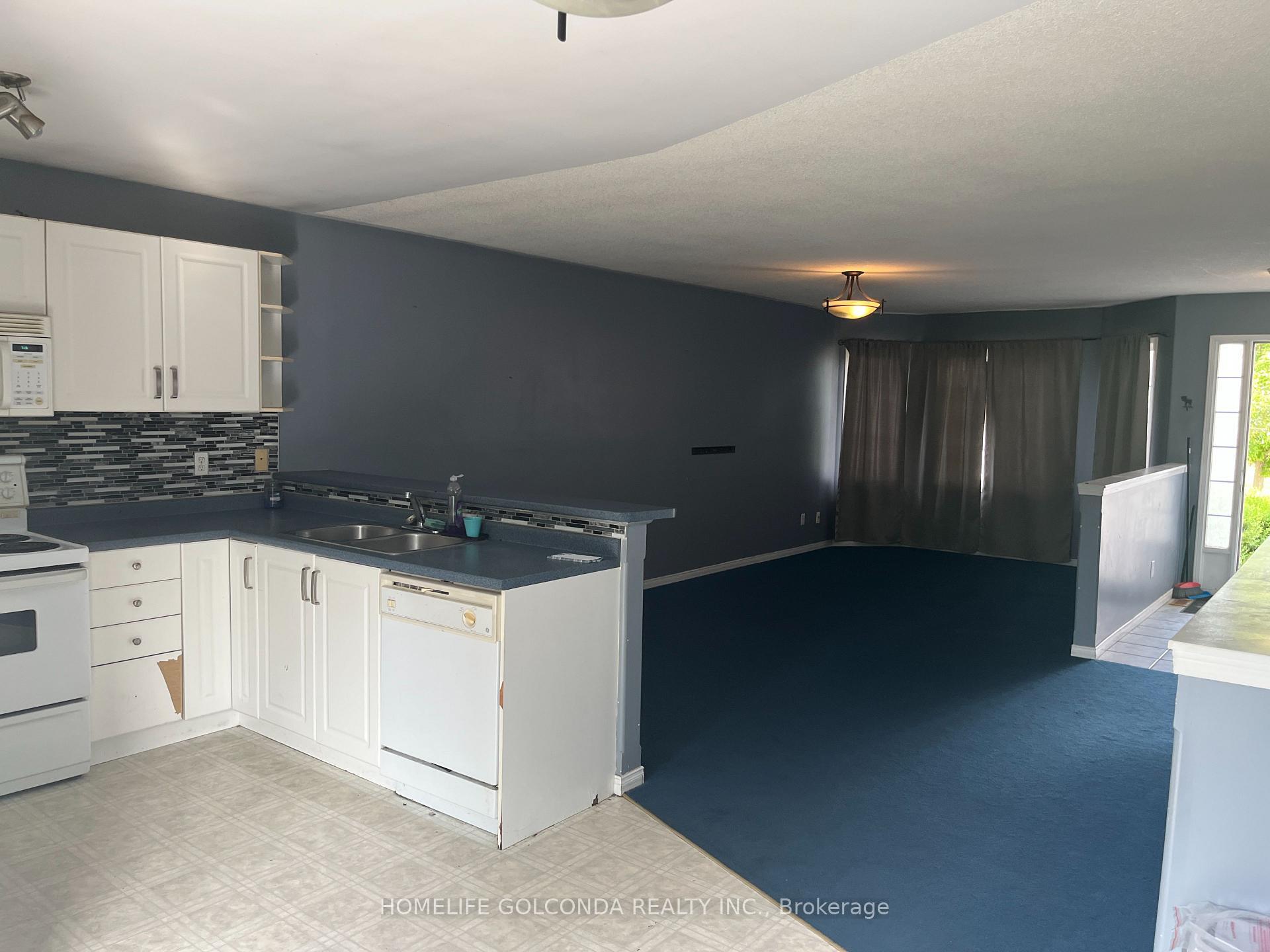 Property Photo: 179 Hanmer Street E Upper ON L4M 6W6