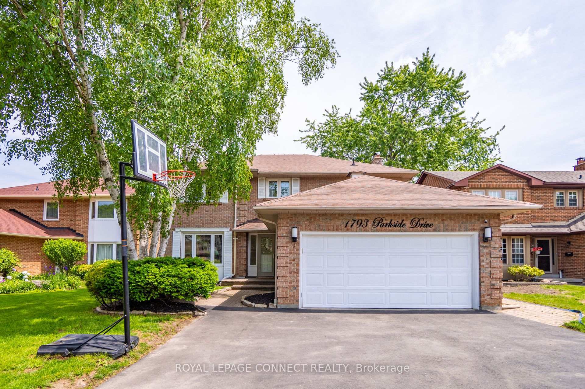 Photo de la propriété: 1793 Parkside Drive ON L1V 3N9
