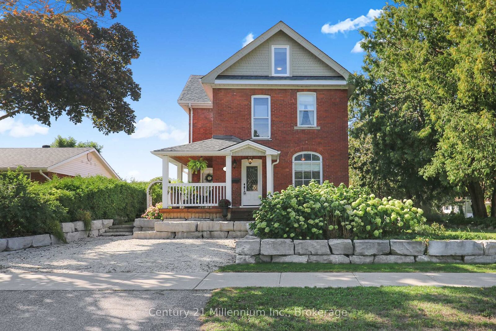 Property Photo:  439 Birch Street  ON L9Y 2W4 