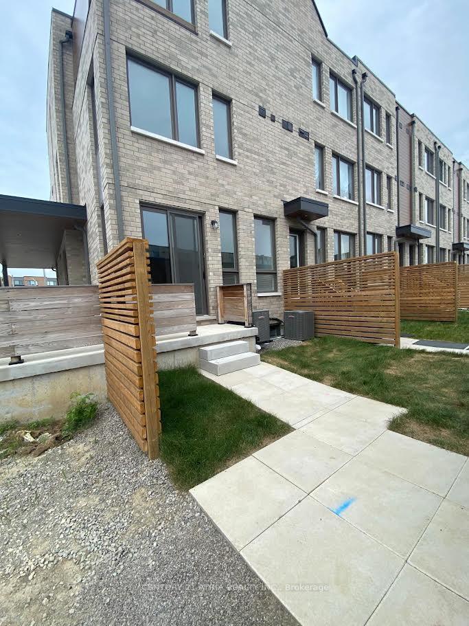 Property Photo:  55 Hooyo Terrace  ON M6A 0G1 