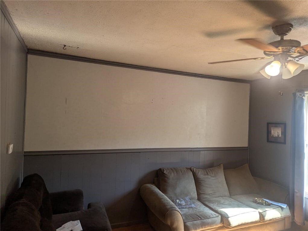 Property Photo: 1233 Scott St PA 15132