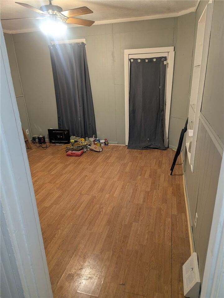 Property Photo:  1233 Scott St  PA 15132 