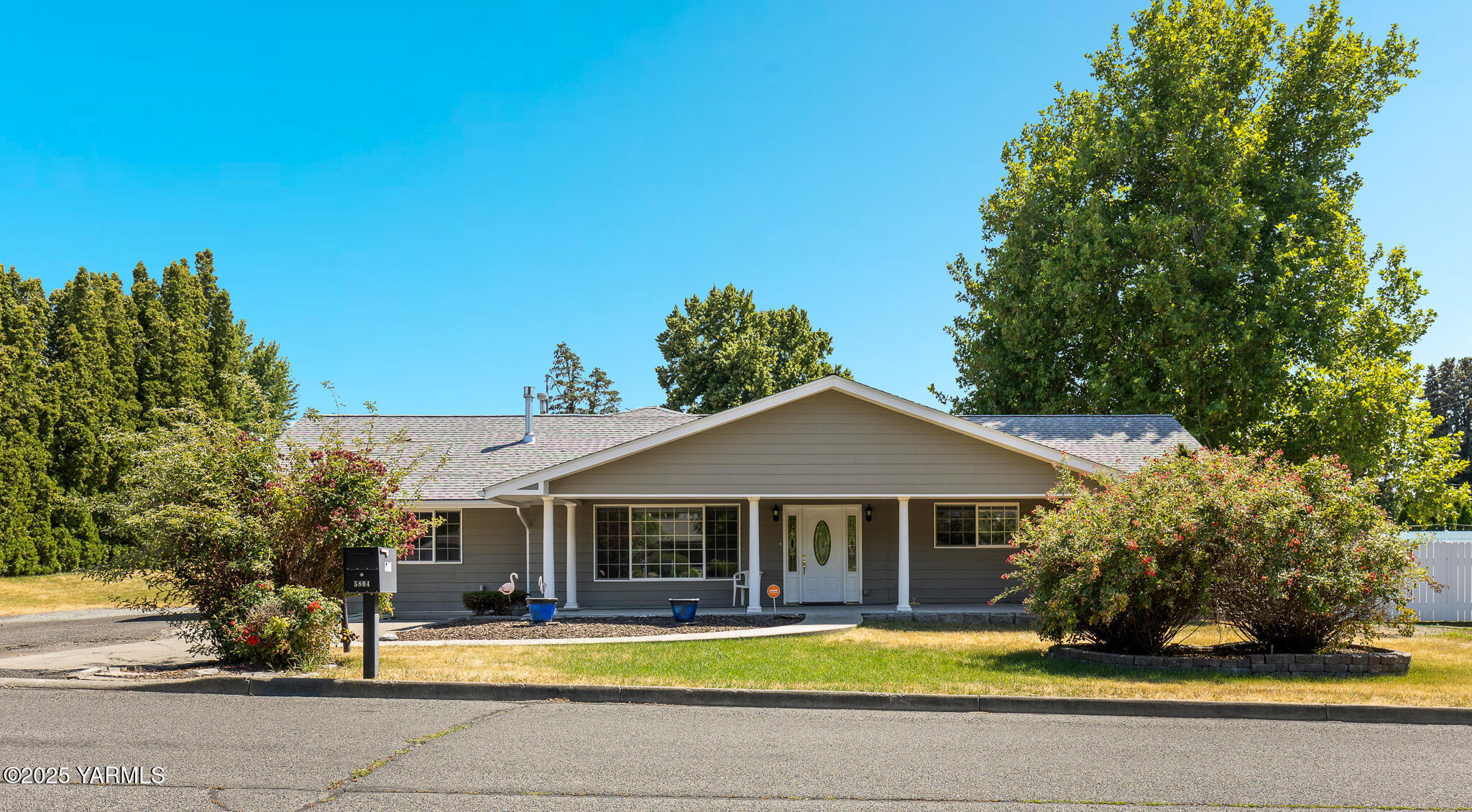 Property Photo: 5804 W Walnut St WA 98908