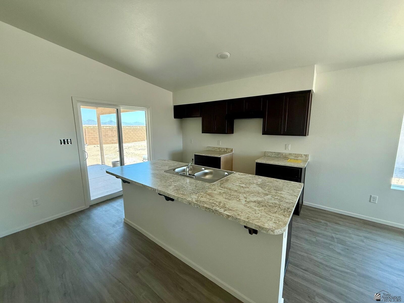 Property Photo: 7841 E 46 Ln AZ 85365