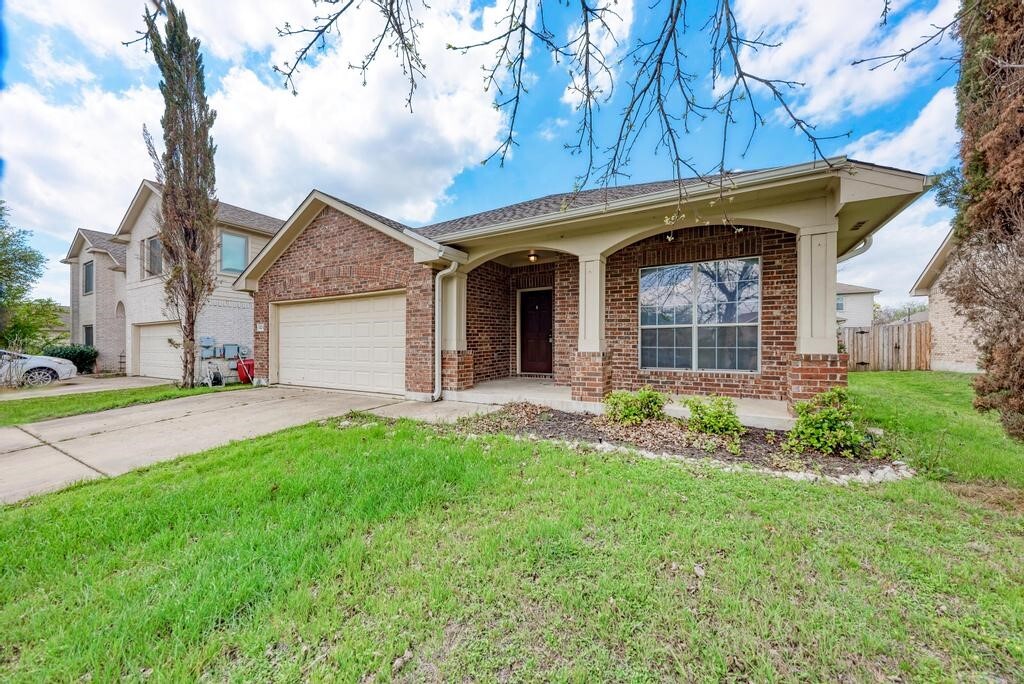 Property Photo: 1124 Alexandria Way TX 78665