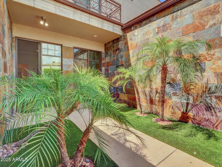 Property Photo: 2 Biltmore Estate 115 AZ 85016