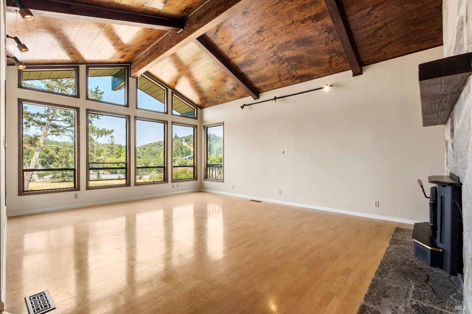 Property Photo: 607 Bugeia Lane CA 94945