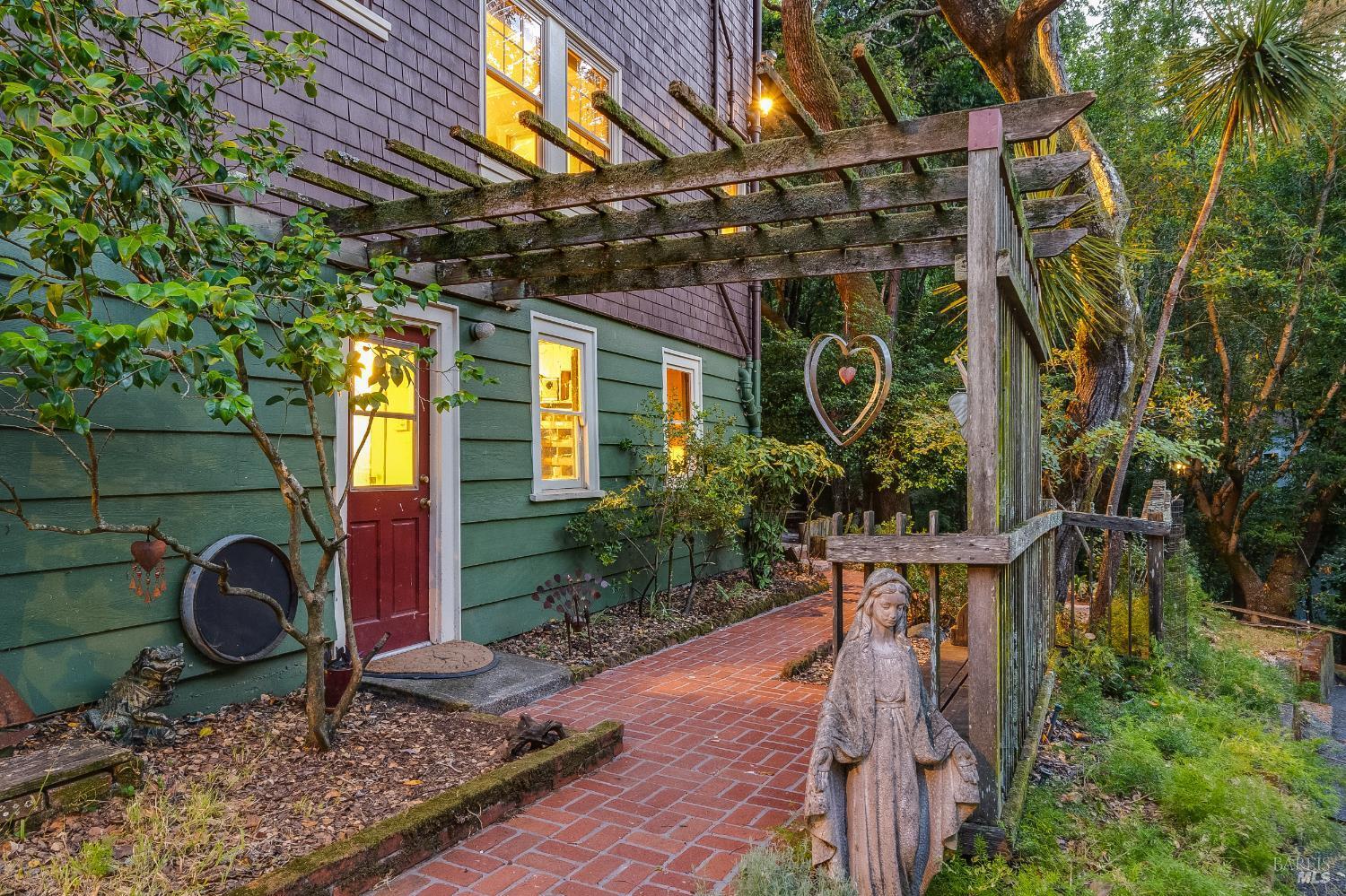 Property Photo:  150 Bungalow Avenue  CA 94901 