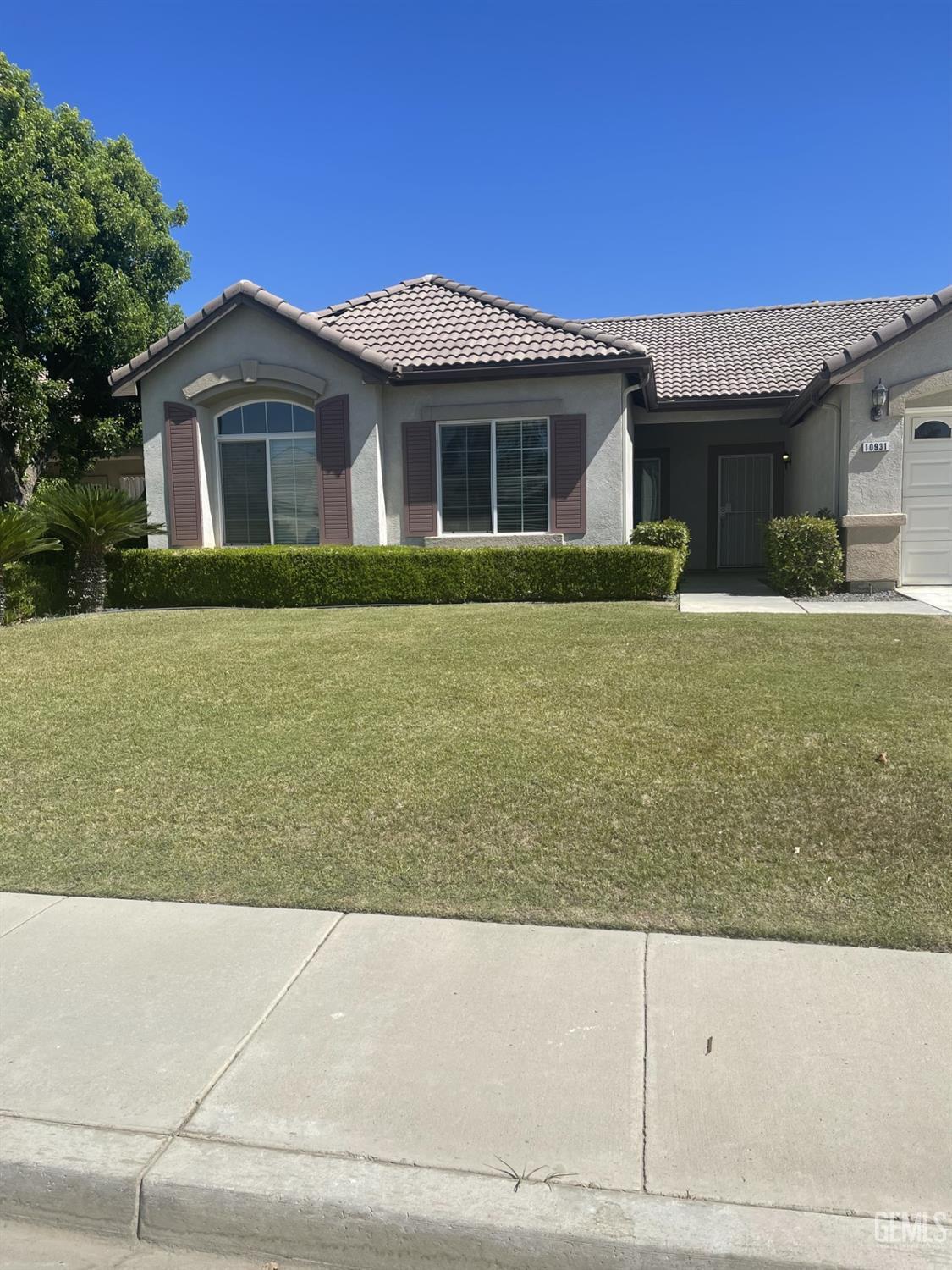 Property Photo: 10931 Vista Del Valle Drive CA 93311