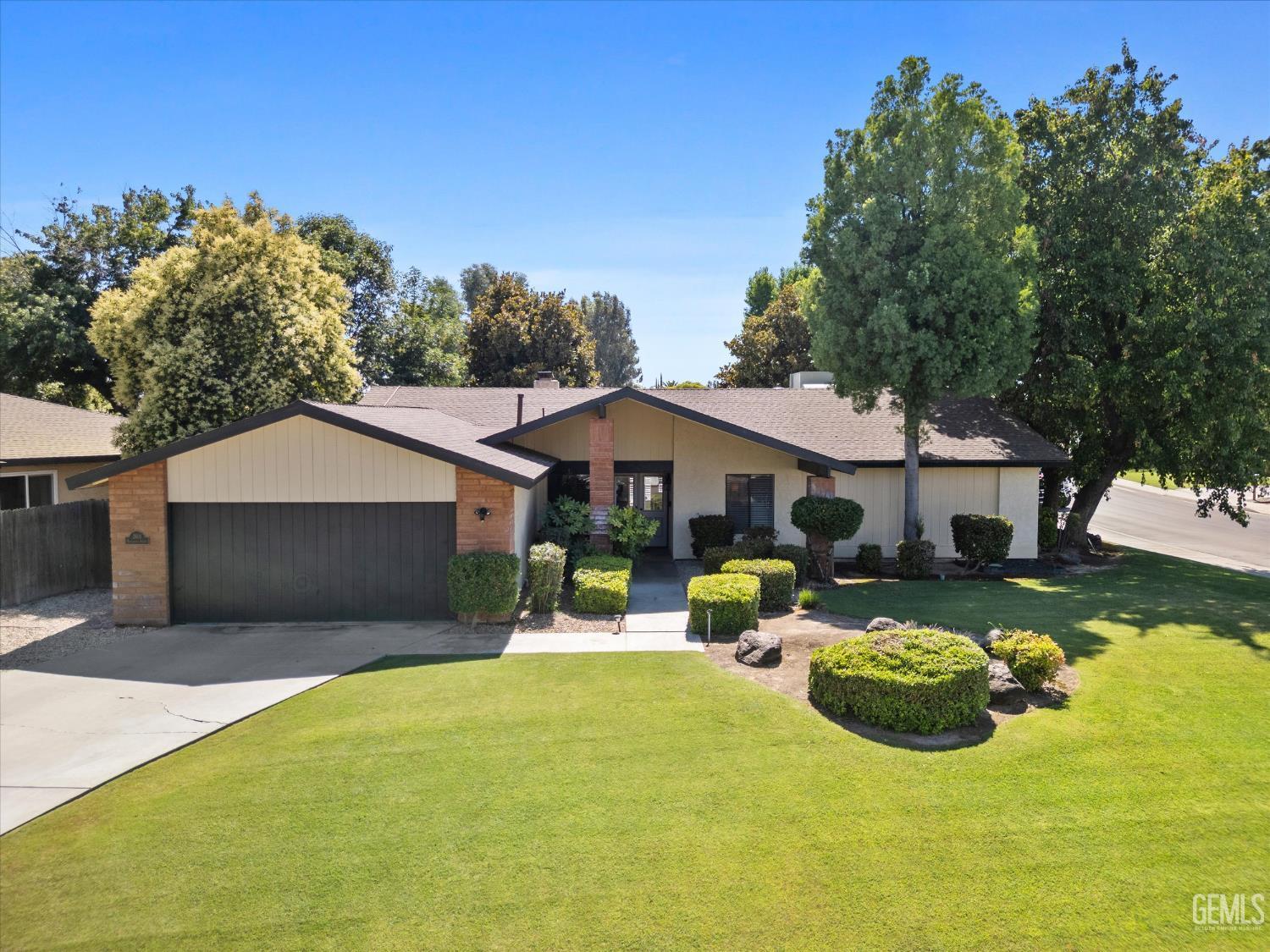 2601 Barrington  Bakersfield CA 93309 photo